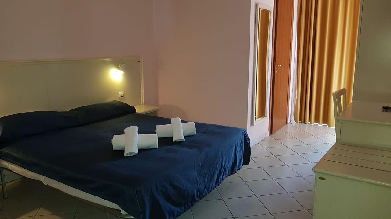 Hotel Lago Maggiore Castelletto sopra Ticino Buitenkant foto