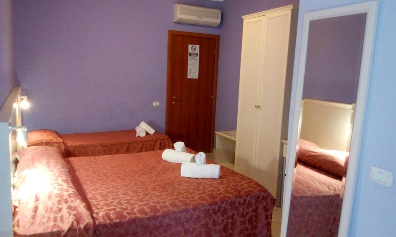 Hotel Lago Maggiore Castelletto sopra Ticino Buitenkant foto